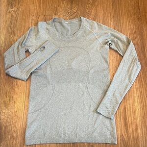Lululemon Athletica Heather Gray Knit Top